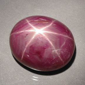 Rubis étoilé rouge naturelle coupe ovale, 31,05 ct, opaque
