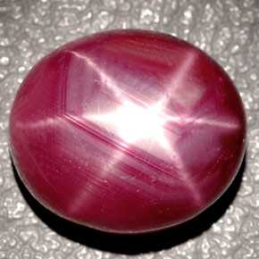 Rubis étoilé rouge naturelle coupe ovale, 24,37 ct, opaque