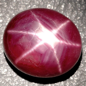 Rubis étoilé rouge naturelle coupe ovale, 24,37 ct, opaque