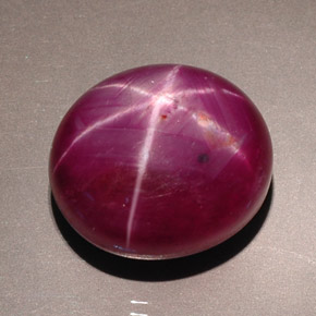 Rubis étoilé rouge naturelle coupe ovale, 23,70 ct, opaque