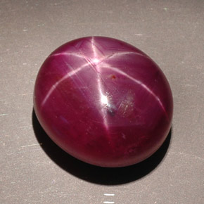 Rubis étoilé rouge naturelle coupe ovale, 23,70 ct, opaque