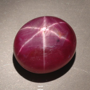 Rubis étoilé rouge naturelle coupe ovale, 23,70 ct, opaque