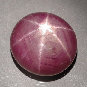 Rubis étoilé rouge naturelle coupe ovale, 31,54 ct, opaque