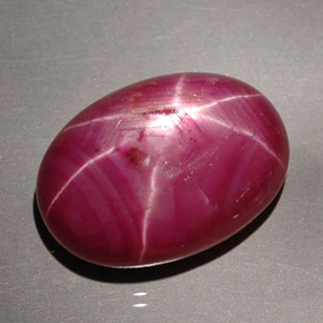 Rubis étoilé rouge naturelle coupe ovale, 27,63 ct, opaque