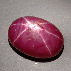 Rubis étoilé rouge naturelle coupe ovale, 27,63 ct, opaque