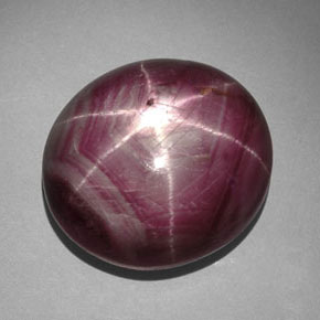 Rubis étoilé rouge naturelle coupe ovale, 55,95 ct, opaque