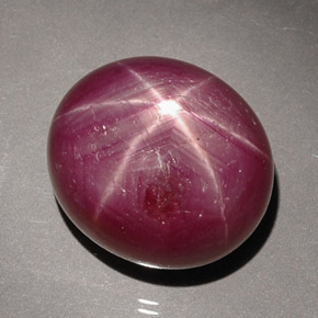 Rubis étoilé rouge naturelle coupe ovale, 27,59 ct, opaque