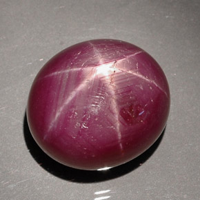 Rubis étoilé rouge naturelle coupe ovale, 27,59 ct, opaque