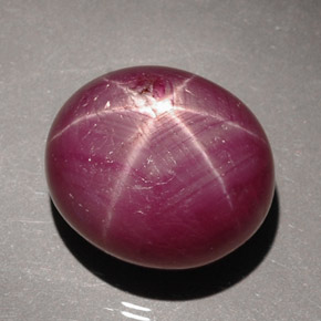 Rubis étoilé rouge naturelle coupe ovale, 27,59 ct, opaque