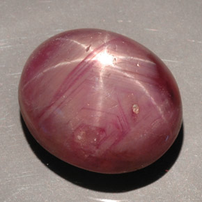 Rubis étoilé rouge naturelle coupe ovale, 36,27 ct, opaque
