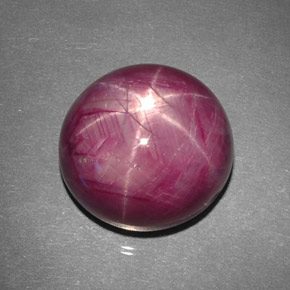 Rubis étoilé rouge naturelle coupe ovale, 43,70 ct, opaque