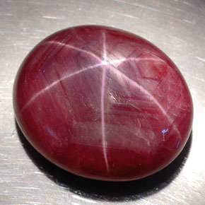 Rubis Étoilé Rouge violacé naturelle Coupe ovale, 37.92 ct, Opaque