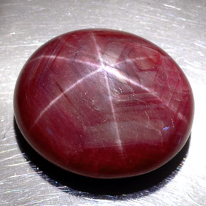 Rubis Étoilé Rouge violacé naturelle Coupe ovale, 37.92 ct, Opaque