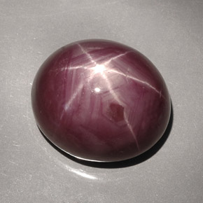 Rubis étoilé rouge naturelle coupe ovale, 42,66 ct, opaque