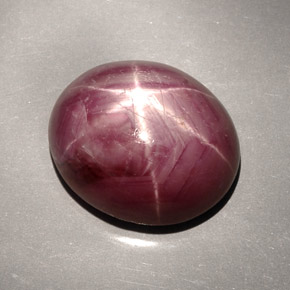 Rubis étoilé rouge naturelle coupe ovale, 33,66 ct, opaque