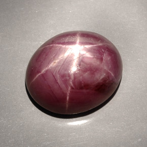 Rubis étoilé rouge naturelle coupe ovale, 33,66 ct, opaque