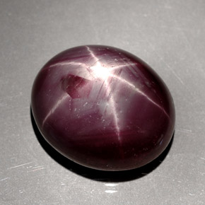 Rubis étoilé rouge naturelle coupe ovale, 24,48 ct, opaque