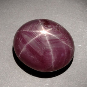 Rubis étoilé rouge naturelle coupe ovale, 28,16 ct, opaque