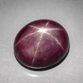 Rubis étoilé rouge naturelle coupe ovale, 30,60 ct, opaque