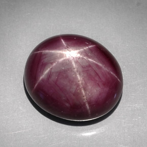 Rubis étoilé rouge naturelle coupe ovale, 30,60 ct, opaque