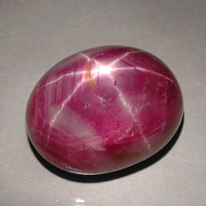 Rubis étoilé rouge naturelle coupe ovale, 57,98 ct, opaque