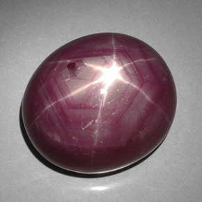 Rubis étoilé rouge naturelle coupe ovale, 50,61 ct, opaque