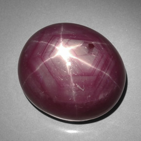 Rubis étoilé rouge naturelle coupe ovale, 50,61 ct, opaque