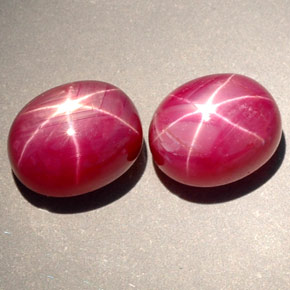 Achetez naturel ct Rouge violacé Rubis Étoilé gems, Coupe ovale, En provenance Tanzanie chez GemSelect. En stock, livraison internationale!