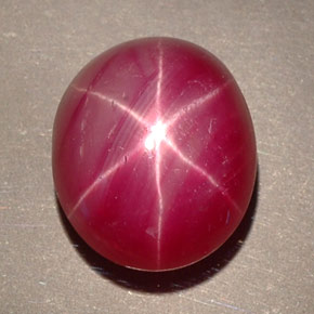 Rubis étoilé rouge naturelle coupe ovale, 7,44 ct, opaque