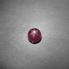 Rubis étoilé rouge naturelle coupe roude, 1,72 ct, opaque