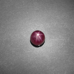 Rubis étoilé rouge naturelle coupe roude, 1,72 ct, opaque