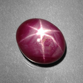 Rubis étoilé rouge naturelle coupe ovale, 6,65 ct, opaque