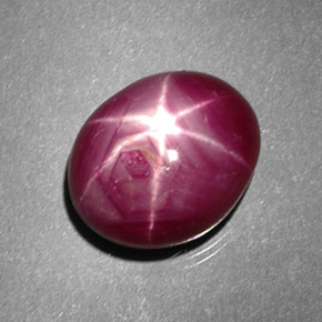 Rubis étoilé rouge naturelle coupe ovale, 6,65 ct, opaque
