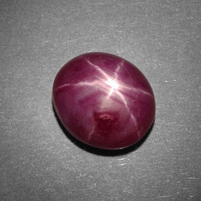 Rubis étoilé rouge naturelle coupe ovale, 8,21 ct, opaque