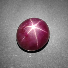 Rubis étoilé rouge naturelle coupe ovale, 7,45 ct, opaque
