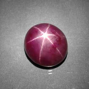 Rubis étoilé rouge naturelle coupe ovale, 7,45 ct, opaque