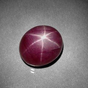 Rubis étoilé rouge naturelle coupe ovale, 7,15 ct, opaque