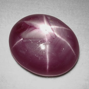 Rubis étoilé rouge naturelle coupe ovale, 6,68 ct, opaque