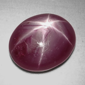 Rubis étoilé rouge naturelle coupe ovale, 6,68 ct, opaque