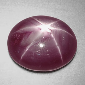 Rubis étoilé rouge naturelle coupe ovale, 6,68 ct, opaque