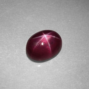 Rubis étoilé rouge naturelle coupe ovale, 0,89 ct, opaque