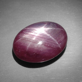 Rubis étoilé rouge naturelle coupe ovale, 42,49 ct, opaque