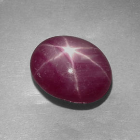 Rubis étoilé rouge naturelle coupe ovale, 4,84 ct, opaque