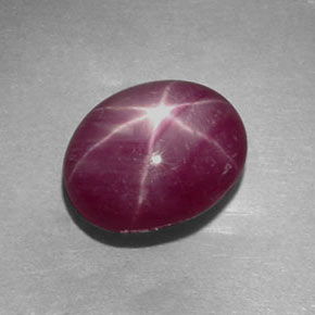 Rubis étoilé rouge naturelle coupe ovale, 4,84 ct, opaque