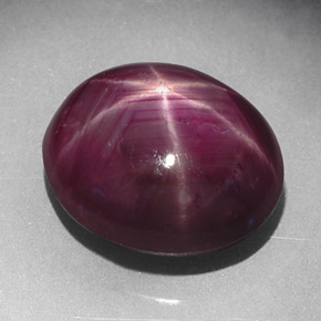 Rubis étoilé rouge naturelle coupe ovale, 7,02 ct, opaque
