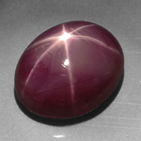 Rubis étoilé rouge naturelle coupe ovale, 5,48 ct, opaque