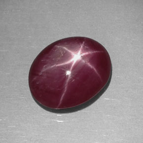 Rubis étoilé rouge naturelle coupe ovale, 4,24 ct, opaque