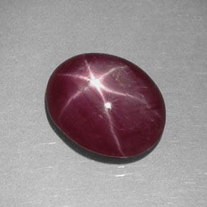 Rubis étoilé rouge naturelle coupe ovale, 4,24 ct, opaque