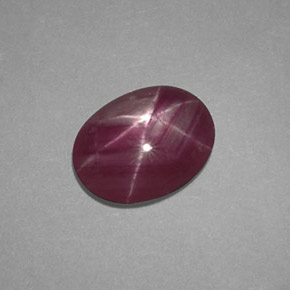 Rubis étoilé rouge naturelle coupe ovale, 1,50 ct, opaque