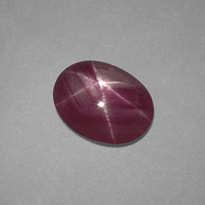 Rubis étoilé rouge naturelle coupe ovale, 1,50 ct, opaque
